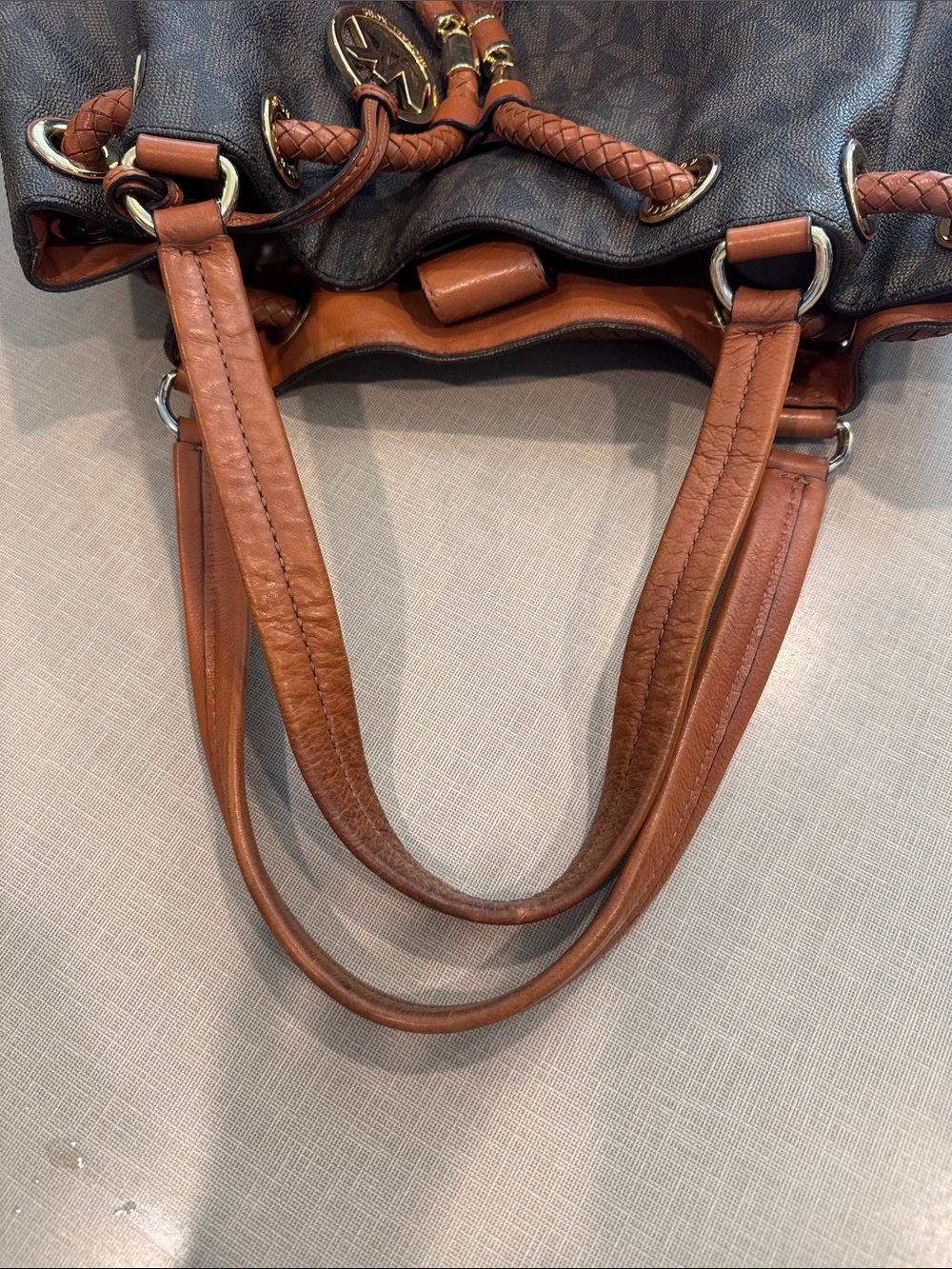 Michael Kors Brown Signature Drawstring Shoulder Bag with Tan Trim - Picture 4 of 6